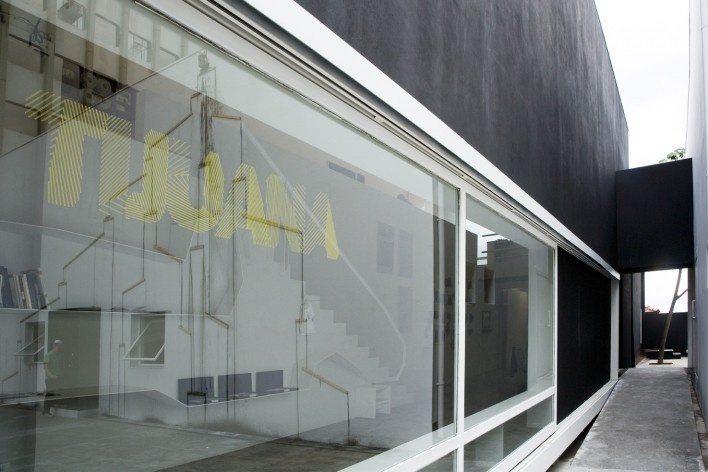 Galeria Vermelho. P.M. da Rocha e Piratininga Arquitetos Associados. São Paulo, 2007<br />Foto Ding Musa 
