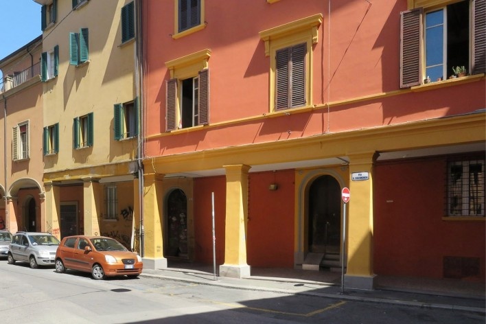 Via San Sigismondo, bairro de São Leonardo, Bolonha, Itália<br />Foto Victor Hugo Mori 
