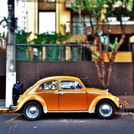 Fusca cromado amarelo, série fotográfica “Os fuscas ofuscam”<br />Foto Fernando Mascaro 
