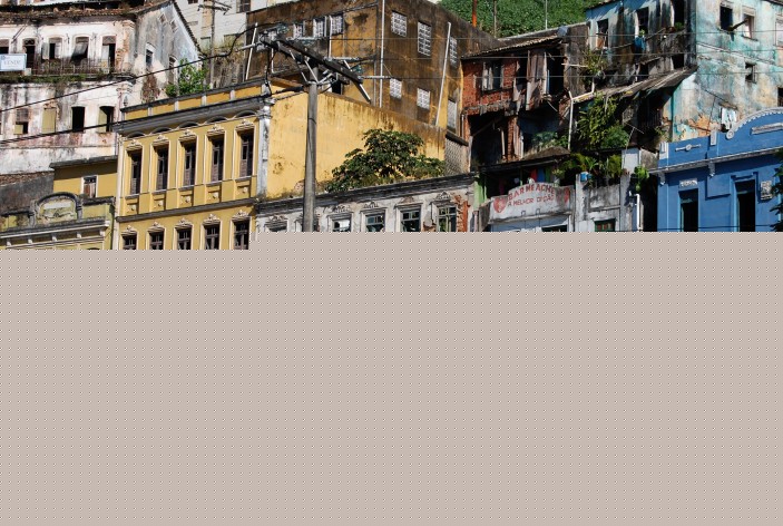 Centro Histórico de Salvador, cidade baixa, outro aspecto de casarões na encosta<br />foto Fabio Jose Martins de Lima 