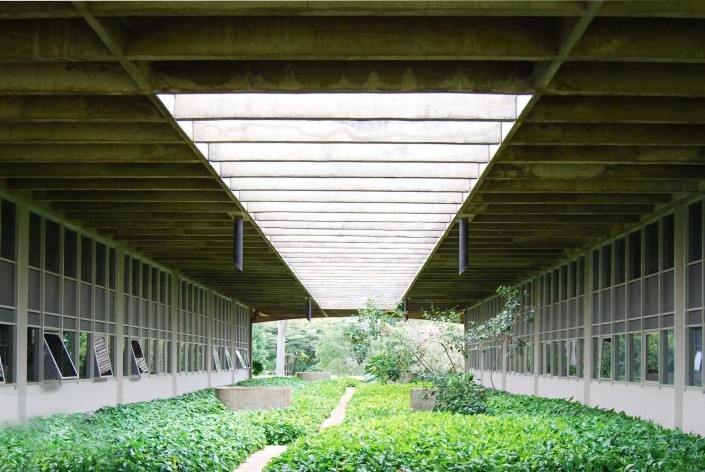 Escola Superior de Administração Fazendária – ESAF, jardins setor de alojamentos, Brasília DF<br />Foto Daniel Corsi 