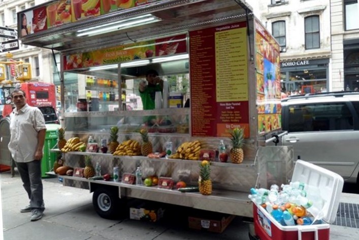 Comendo na rua, Nova York, Estados Unidos<br />Foto Michel Gorski 