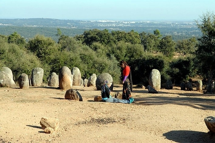 Monólitos no Recinto de Almendres<br />Foto Junancy Wanderley 