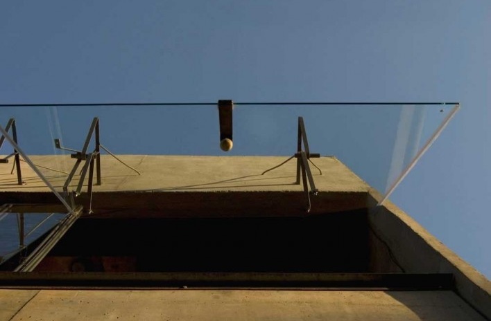 Casa en el aire. Ventana. Sergio Fanego, Larissa Rojas, Miguel Duarte. Luque, Paraguay. 2008-2010.