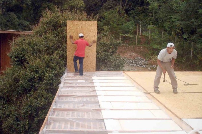Vila Taguaí, construção, Carapicuiba SP, 2007-2010. Arquitetos Cristina Xavier (autora), Henrique Fina, Lucia Hashizume e João Xavier (colaboradores)<br />Foto Cristina Xavier 