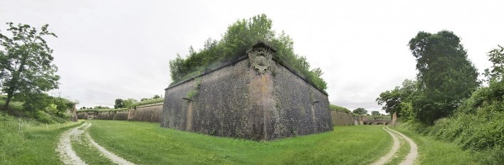 Neuf-Brisach, baluarte (bastião) no ângulo do octógono<br />Foto Victor Hugo Mori 
