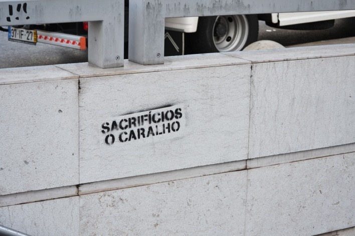 Fruto da greve do metro? Pichação na escada de acesso, na Praça dos Restauradores, Lisboa<br />Foto Juliano Carlos Cecílio Batista Oliveira 