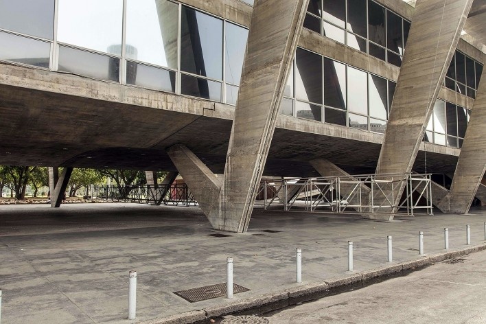 Instalação “À toa”, Museu de Arte Moderna do Rio de Janeiro, artista plástica Maria Baigur e arquiteto Adriano Carneiro de Mendonça e Antonio Pedro Coutinho<br />Foto Joana Traub Cseko 