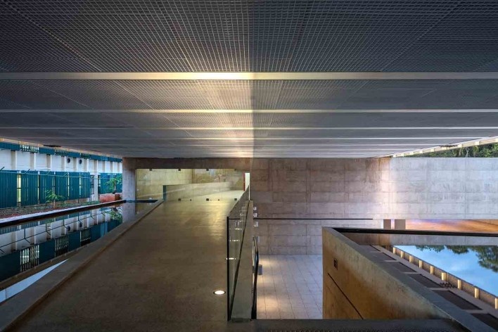 Nova sede da Confederação Nacional de Municípios – CNM, Brasília DF, 2016. Arquitetos Luís Eduardo Loiola e Maria Cristina Motta / Mira Arquitetos<br />Foto Leonardo Finotti 