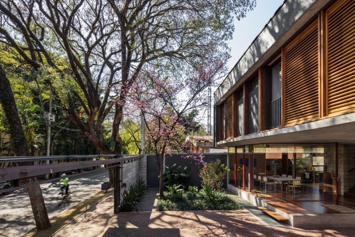 Casa Villa Lobos, 2018, São Paulo SP Brasil. Arquitetos Cristiane Muniz, Fabio Valentim, Fernanda Barbara e Fernando Viégas/ Una Arquitetos<br />Foto Nelson Kon 