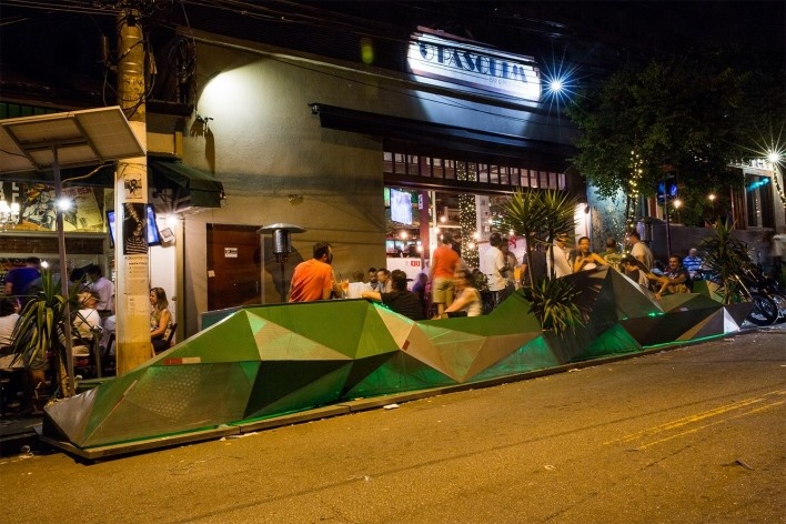 Parklet Joaquim Antunes. Zoom e Contain It.<br />Foto Fabio Arantes 