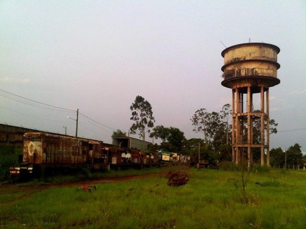Ruínas do período áureo da Estrada de Ferro Araraquarense – EFA, Araraquara<br />Foto Abilio Guerra 