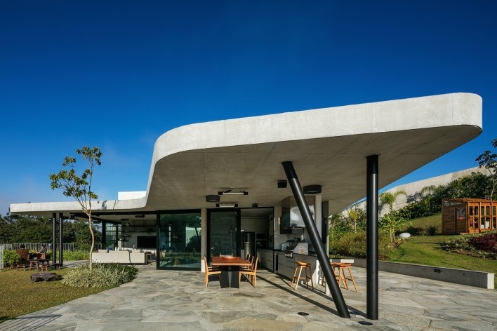 Casa LLF, São José dos Campos SP Brasil, 2019. Arquitetos João Paulo Daolio e Thiago Natal Duarte (autores) / Obra Arquitetos<br />Foto/photo Nelson Kon 