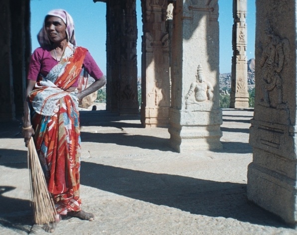 Varredora de Templo, Hempi, Índia<br />Foto Fabricio Fernandes 