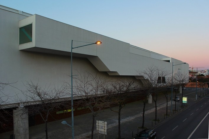 O Museu dos Coches visto da avenida Brasília<br />Foto Ivo Giroto, 2018 