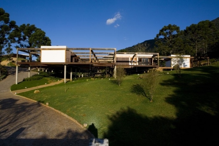 Casa Grelha, Serra da Mantiqueira SP. Forte, Gimenes & Marcondes Ferraz Arquitetos, 2007<br />Foto Leonardo Finotti 