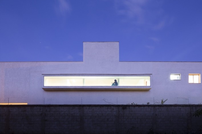 Casa vale do sol, abertura lateral, cena noturna. Marcos Franchini<br />foto Gabriel Castro 