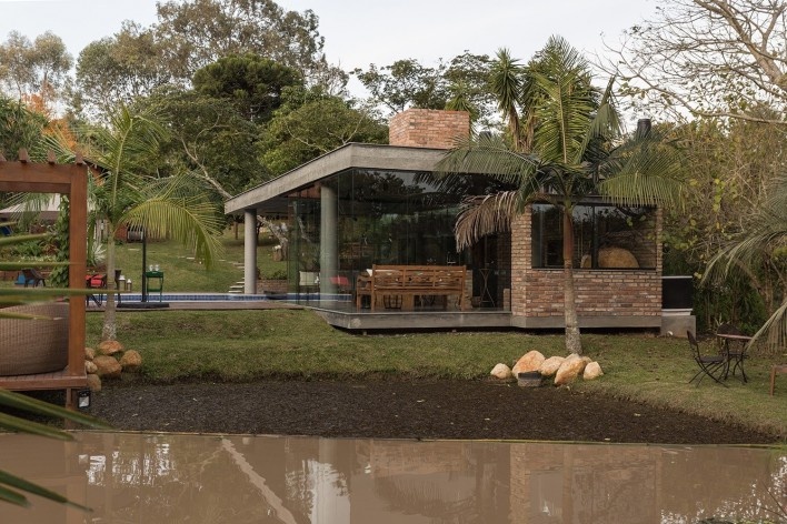 Kiosk EL165, Gravataí RS Brasil, 2016. Architects Diego Brasil and Anderson Calvi / Br3 Arquitetos<br />Foto / photo Marcelo Donadussi 