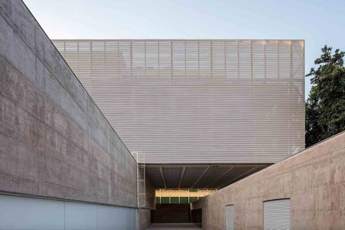 Nova sede da Confederação Nacional de Municípios – CNM, Brasília DF, 2016. Arquitetos Luís Eduardo Loiola e Maria Cristina Motta / Mira Arquitetos<br />Foto Leonardo Finotti 
