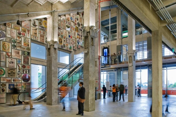 Museu do Futebol, saguão de acesso, 2008. Arquiteto Mauro Munhoz<br />Foto Nelson Kon 