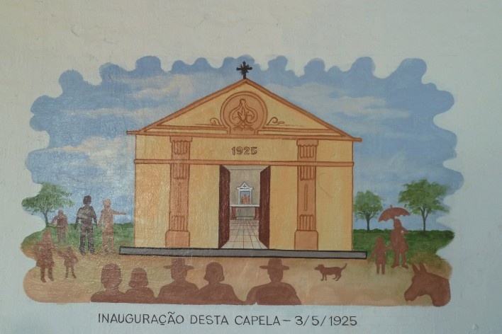Capela no Morro da Mesa, pintura na parede interna<br />Foto Michel Gorski 