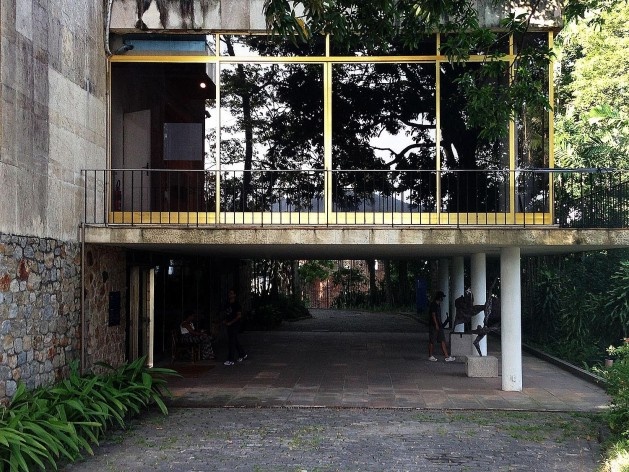 Museu Chácara do Céu, Pilotis Museu Chácara do Céu<br />Foto Gustavo Henrique Campos de Faria, 2016 