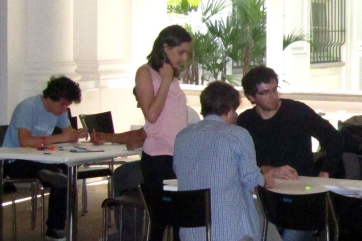 Oficina de desenho urbano MCB, Nina Dalla e equipe de trabalho, São Paulo, 2011<br />Foto divulgação 