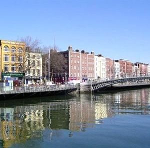 Rio e ponte em Dublin<br />Foto Lu Cury 