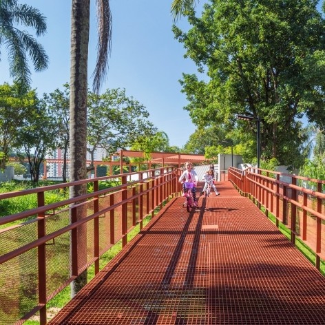 Parque Sabesp Mooca, piso elevado. Levisky arquitetos estratégia urbana<br />Foto Ana Mello 