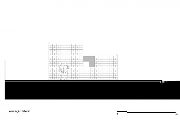 Sede de uma Fábrica de Blocos, elevação lateral, Avaré SP Brasil, 2015. Arquitetos André Nunes, Anna Juni, Enk te Winkel e Gustavo Delonero (autores) / Vão Arquitetura<br />Imagem divulgação  [Acervo Vão Arquitetura]
