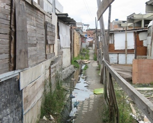 Foto de uma das vias do assentamento 	

<br />Imagem dos autores do projeto 