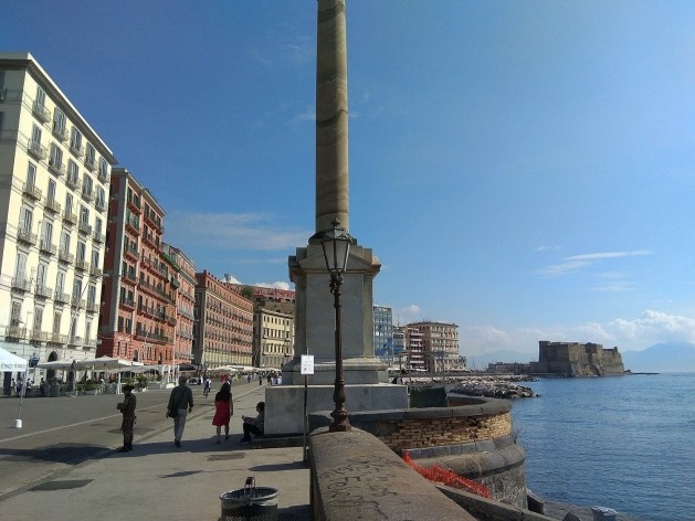 Lungomare, vista para o Castel dell’Ovo, Nápoles, Itália<br />Foto Carina Mendes dos Santos Melo, 2018 