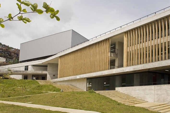 Colegio Santo Domingo Savio. Medellín, Colombia. 2008<br />Foto Carlos Tobón 