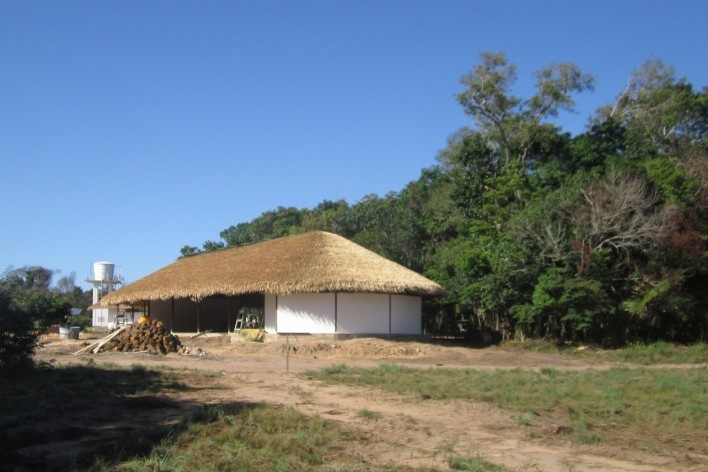 Centro Experimental Floresta Ativa - CEFA, auditório, RESEX Tapajó-Arapiuns PA. Arquiteta Cristina Xavier<br />Foto divulgação 