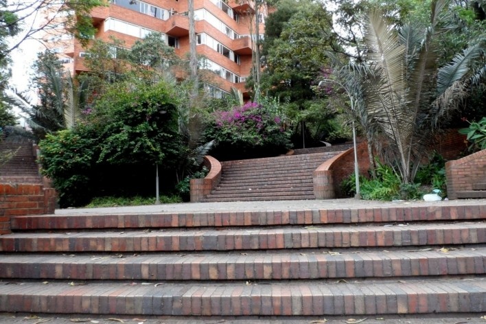 Caminho para chegar as Torres del Parque<br />Foto Jéssica Rossone 