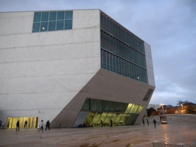Casa da Música em Porto. Projeto de Rem Koolhaas.<br />Foto Haifa Sabbag 