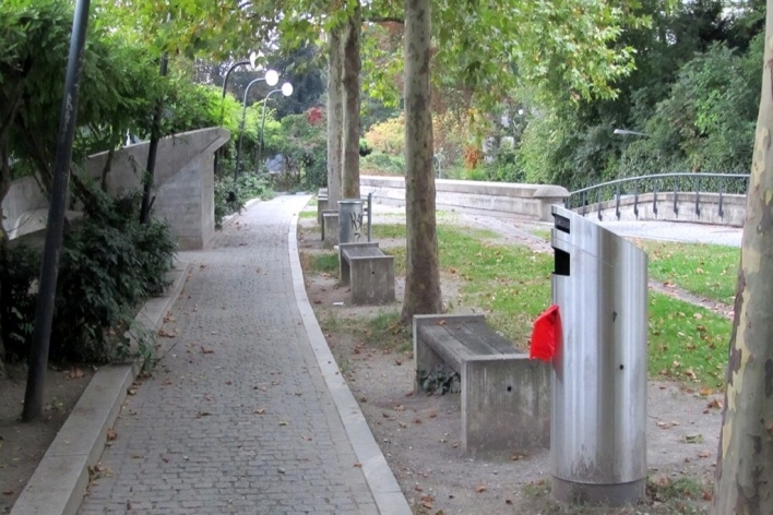 Estação Stadelhofen, parque na parte superior<br />Foto Gabriela Celani 