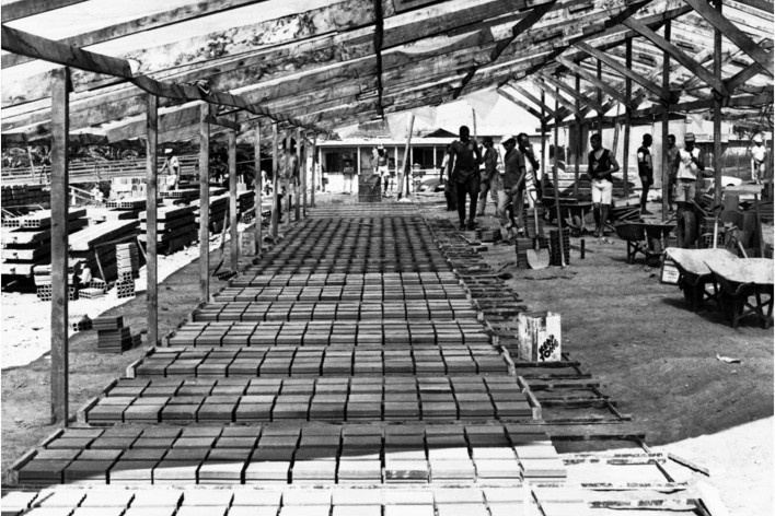 Pistas de fabricação de painéis planos e curvos [Acervo Joan Villà]