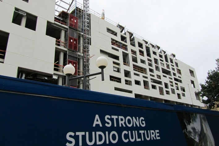 O novo edifício pedagógico da Escola de Arquitetura da UniMelb, projetado pelos escritórios NADAAA, de Boston, e John Wardle, de Melbourne<br />Foto Gabriela Celani 