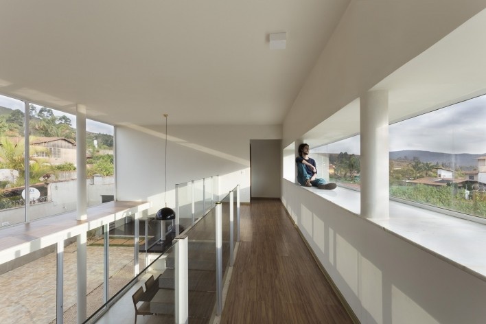 Casa vale do sol, corredor do pavimento superior. Marcos Franchini<br />foto Gabriel Castro 