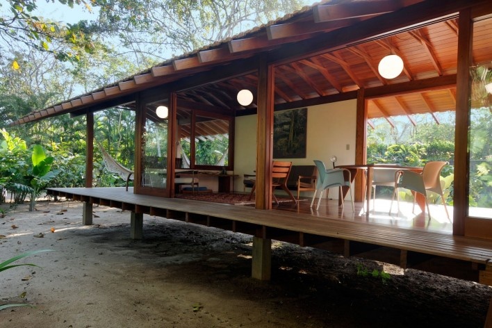 Casa nº 6, Praia de Itamambuca, Ubatuba. Arquiteto Eduardo Martins de Mello, 2008<br />Foto Antonio Saggese 