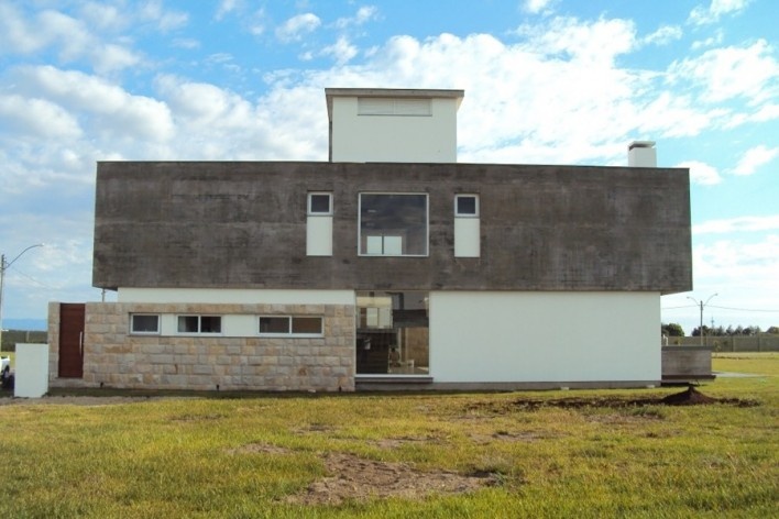 Casa no Xangri-lá, Condomínio Ventura Club. Pro A Profissionais de Arquitetura Ltda, 2011. Xangri-lá RS Brasil<br />Foto ProA 