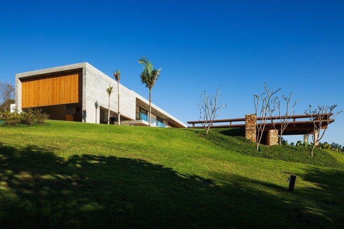 Residência LG, Bragança Paulista SP Brasil, 2014. Arquitetos Henrique Reinach e Maurício Mendonça (autores)/ Reinach Mendonça Arquitetos Associados<br />Foto/ photo Nelson Kon 