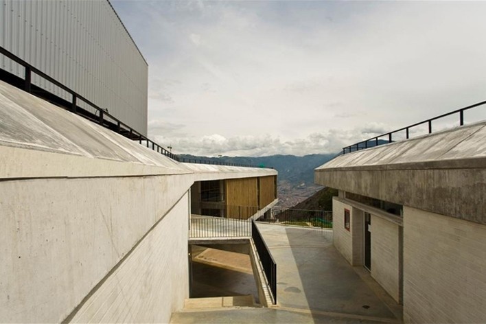 Colegio Santo Domingo Savio. Medellín, Colombia. 2008<br />Foto Carlos Tobón 