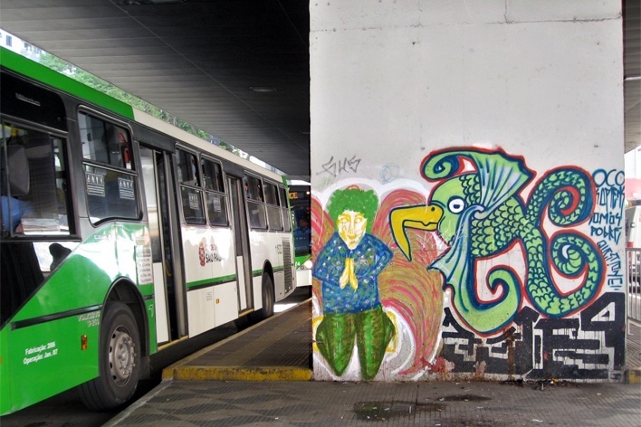Grafite na Avenida São João (embaixo do Minhocão), São Paulo<br />Foto Paula Janovitch 