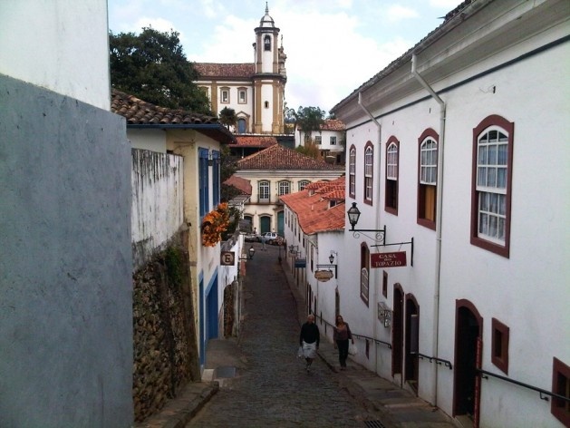 Ladeira e igreja Nossa Senhora do Carmo ao fundo<br />Foto Abilio Guerra 