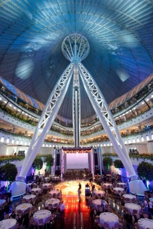 “The Khan Shatyr Entertainment Centre”, Astana, Kazakhstan, 2006–2010. Foster+Partners<br />Photo by Nigel Young 