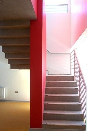 Detalhe da escada do hall principal<br />Imagem dos autores do projeto 