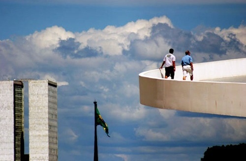 Homens andando na passarela<br />Foto Sandra Godoy 