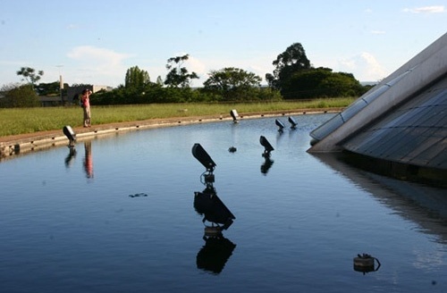 Moça fotografando <br />Foto Sandra Godoy 